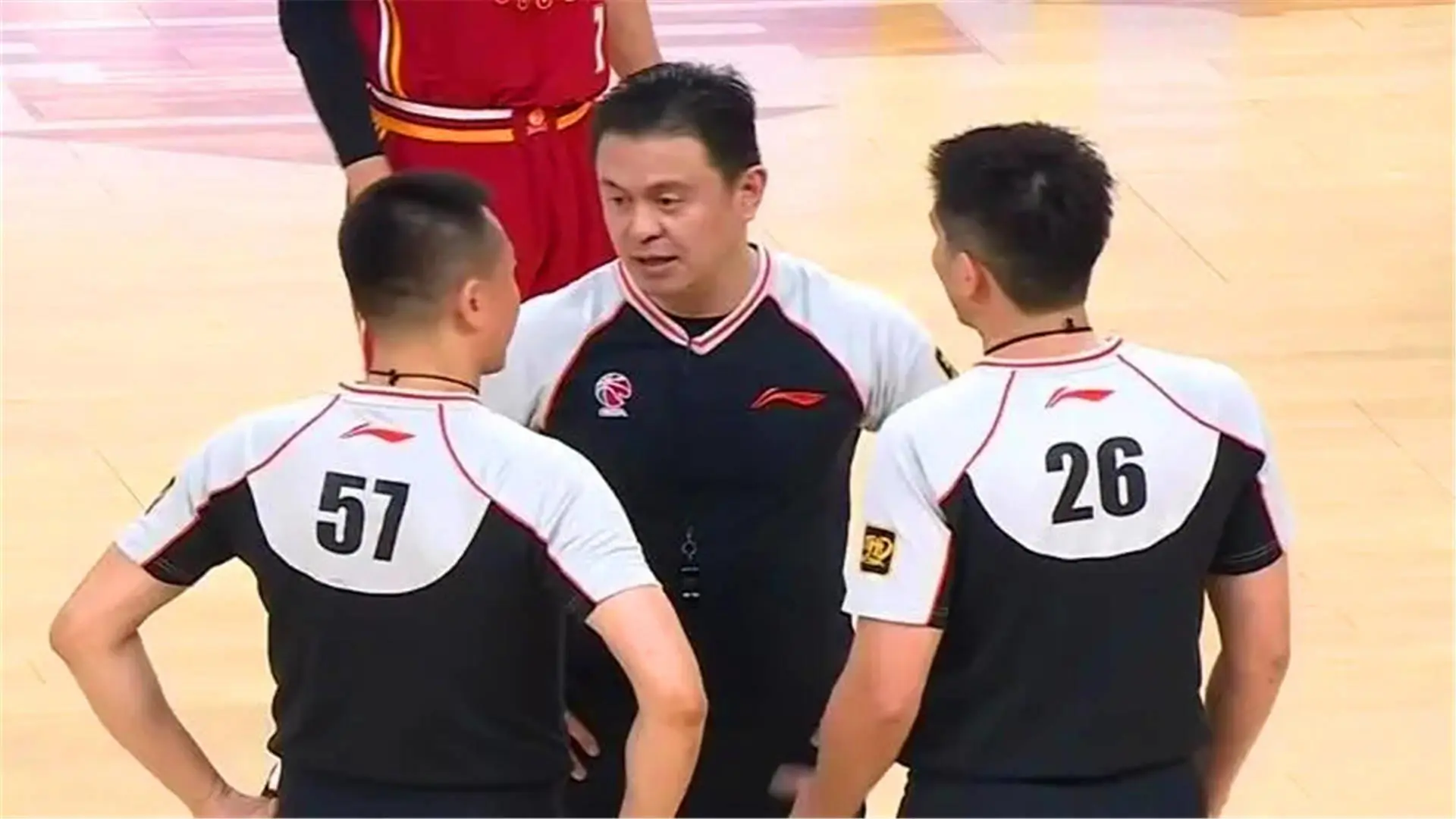 CBA季后赛15日启用外籍裁判 提升关键赛事判罚公正性