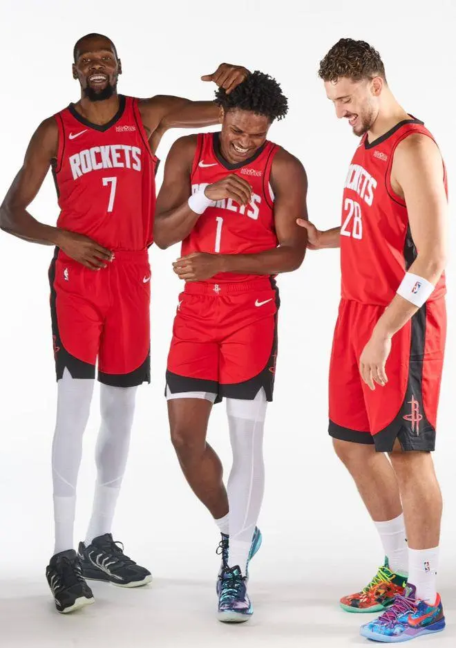 杜兰特加盟太阳队获热烈欢迎 新东家阵容实力引关注