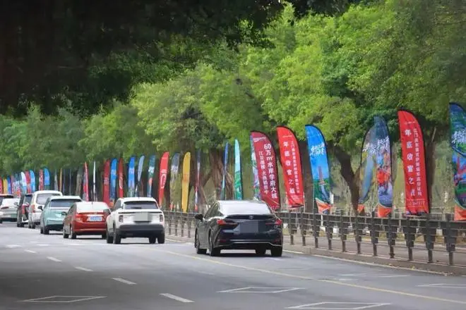 2025江门马拉松正式开赛 江海区全力保障赛事安全进行