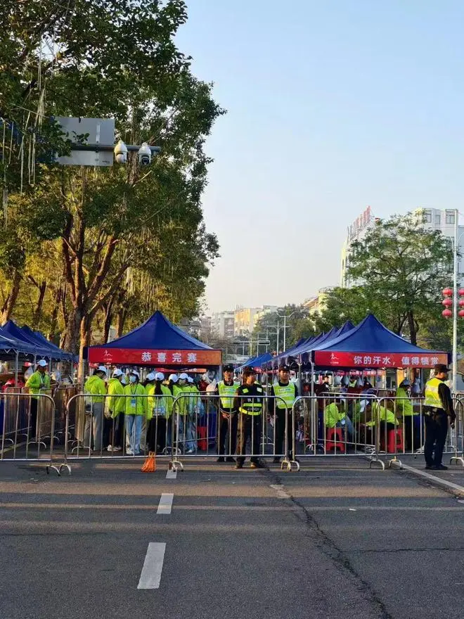 2025江门马拉松正式开赛 江海区全力保障赛事安全进行